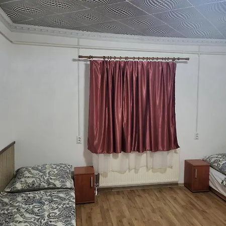 Almas Vendeghaz * Tiszaújváros